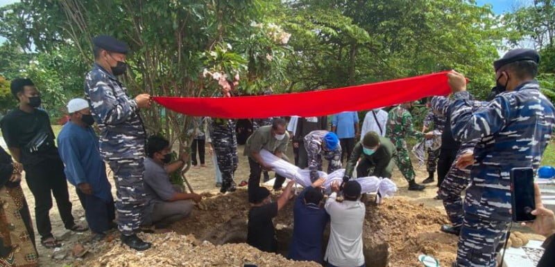 makam Beri Penghormatan Terakhir Veteran Pejuang, Lanal Balikpapan Laksanakan Pemakaman Menerapkan Prokes PROKALTIM