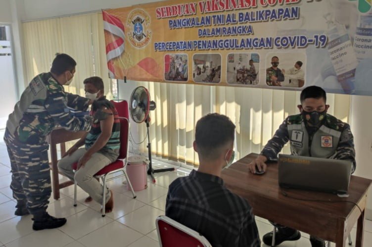 vaksin Serbuan Vaksinasi oleh Lanal Balikpapan di Balai Kesehatan Mako Lanal Balikpapan PROKALTIM