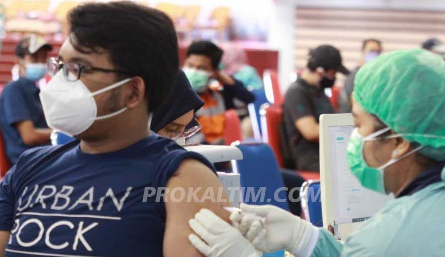 vaksin ini 5.000 Dosis Vaksin. Kodam VI Mulawarman dan Polda Kaltim Laksanakan Serbuan Vaksinasi Nasional Covid-19 PROKALTIM