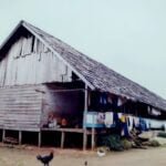 Menelusuri Jejak Rumah Panjang Suku Dayak dan Kehidupan di Apau Kayan