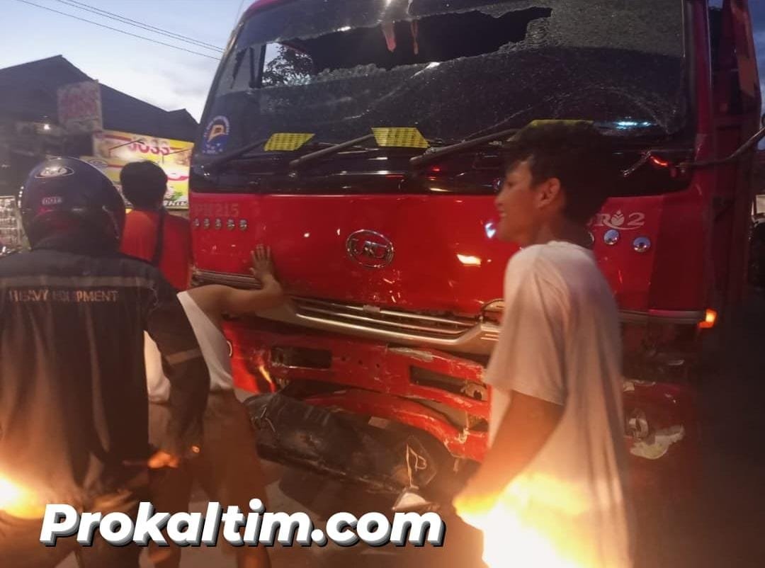 WhatsApp Image 2021 08 16 at 19.23.34 Truk Muatan Ban Lepas Kendali, 1 Orang Tewas PROKALTIM