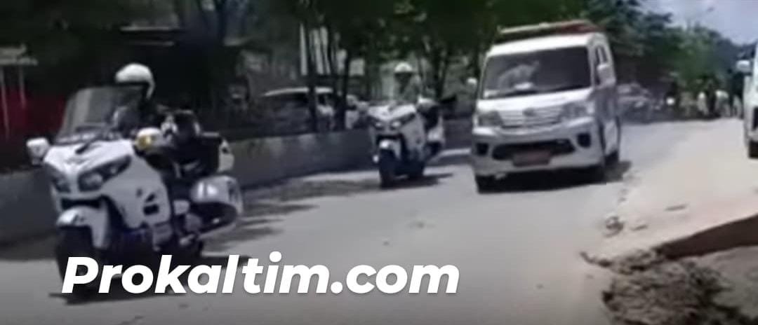 WhatsApp Image 2021 08 26 at 14.18.08 Iringan Presiden "Minggir", Ambulan Lewat Tuai Pujian PROKALTIM