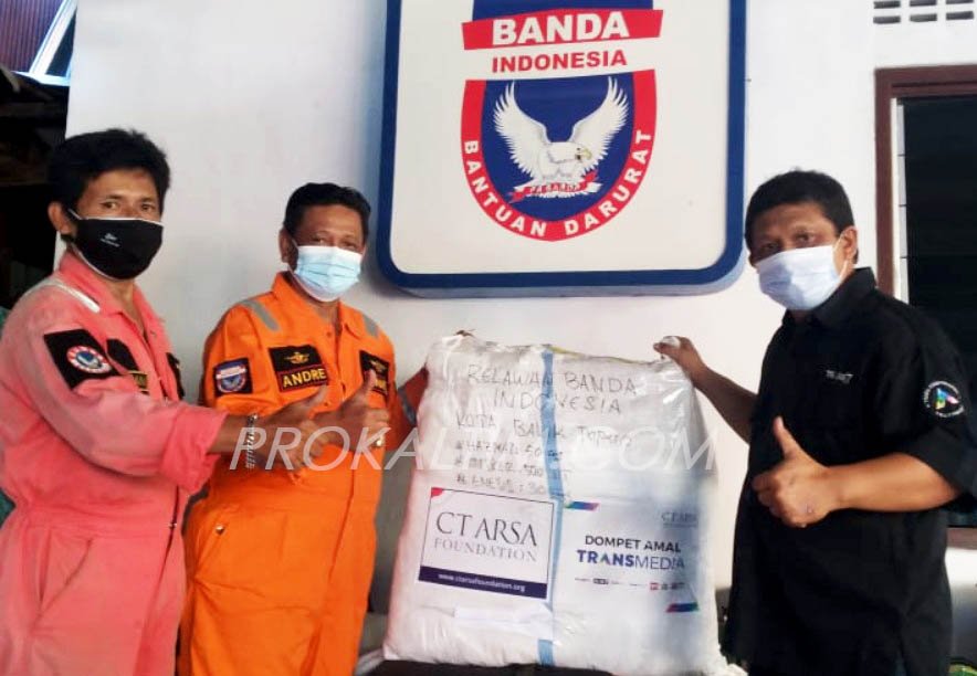 ct arsa CT Arsa Foundation Sumbang APD Relawan Banda Indonesia PROKALTIM