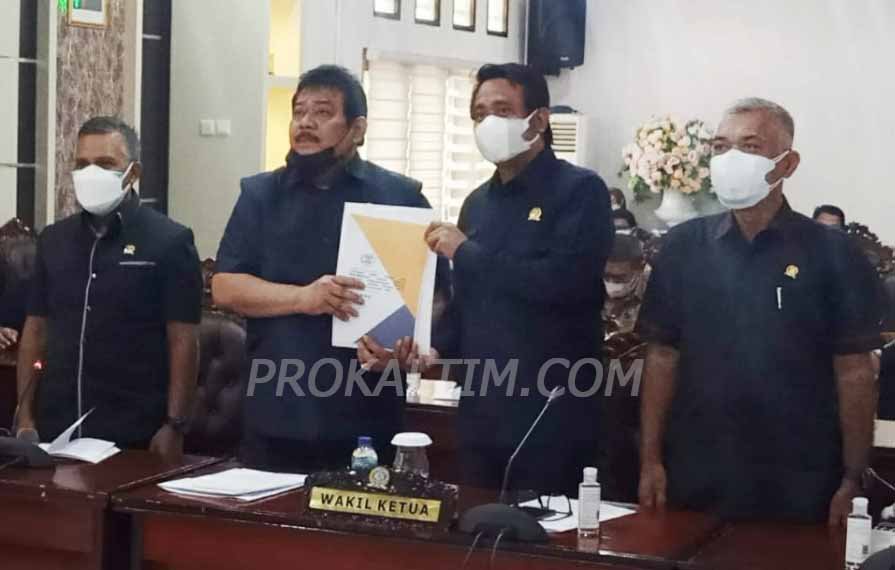 dprd1 DPRD Balikpapan Menandatangani Nota Kesepahaman RPJMD PROKALTIM