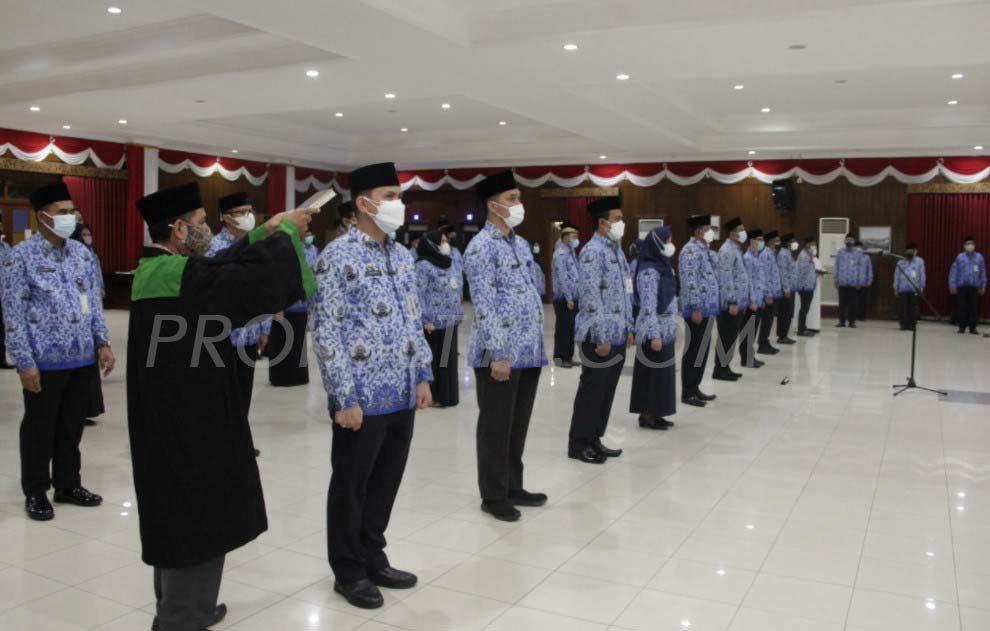 lantik Lantik 49 Pejabat Pemkot, Rahmad: Saya Evaluasi Enam Bulan Kedepan PROKALTIM