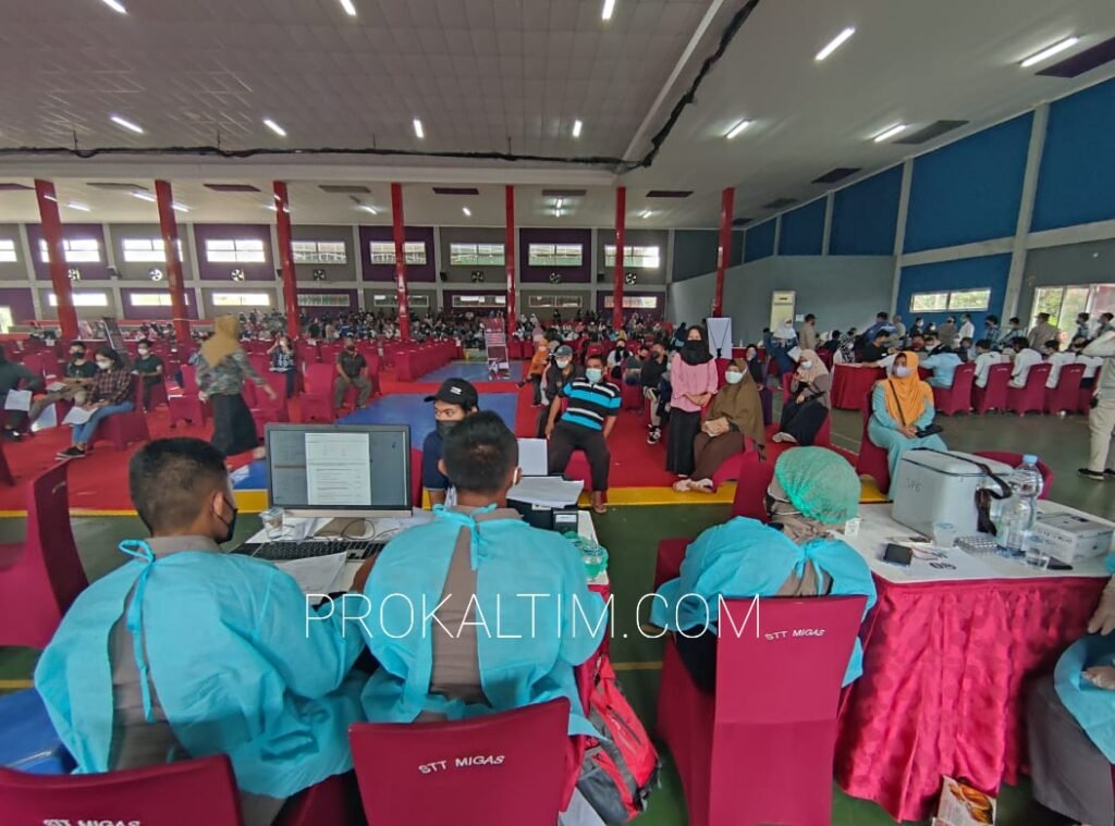 20210923 192721 Sinergi Lanal Balikpapan, STT Migas dan TNI Polri Gencarkan Serbuan Vaksin serta Pemberian Sembako PROKALTIM