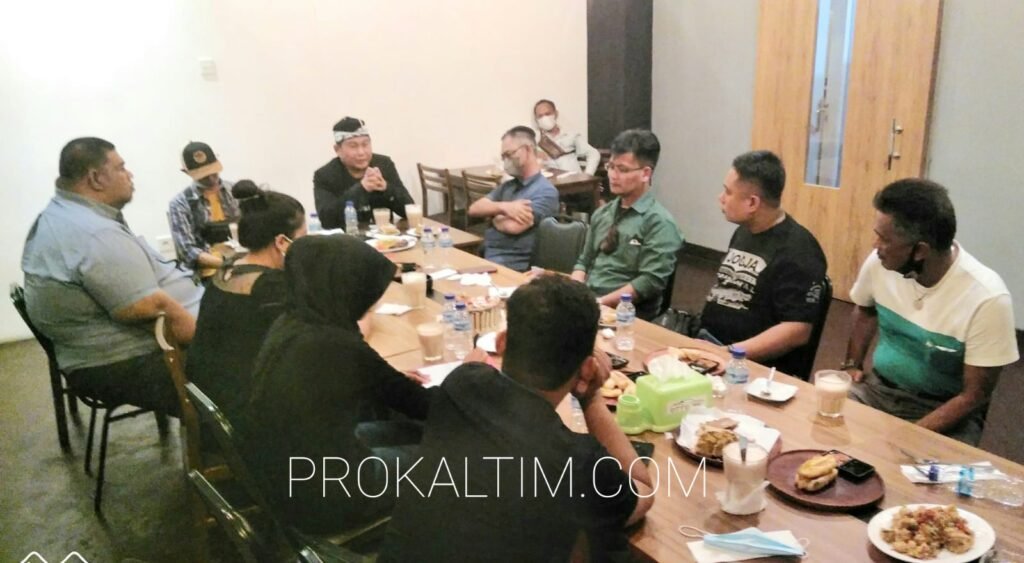 20210926 235822 LAKI Balikpapan Sorotin Kasus Korupsi. Oki: Kita Bongkar Kasus Mangkrak Terselubung PROKALTIM