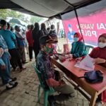 Sambut Hari Jadi TNI AL ke 76, Lanal Balikpapan Gelar Serbuan Vaksin dan Bakti Sosial di Empat Kelurahan