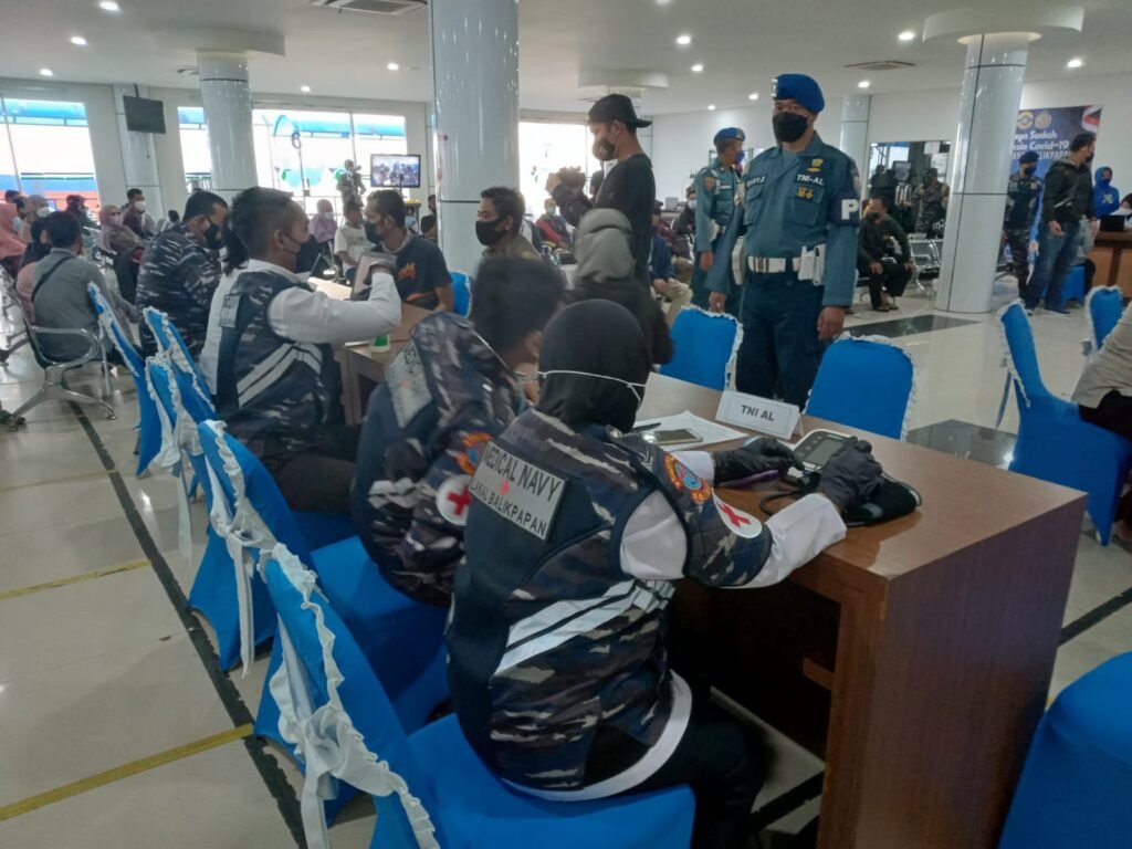 IMG 20210917 WA0007 Lanal Balikpapan Serbu Pelabuhan Semayang dengan 350 Dosis Vaksin PROKALTIM