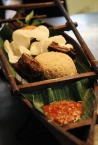 kst3 Kedai Sampan Tradisional, Sajian Unik di atas Sampan, Tampilan Artistik Hemat Duit PROKALTIM