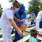 Menyambut HUT TNI AL ke 76, Lanal Balikpapan Ziarah TMP Dharma Agung