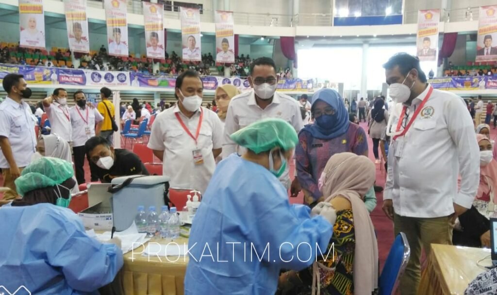 20211001 072634 Gerindra Balikpapan Gelar Vaksinasi 1.300 Vaksin di Dome PROKALTIM