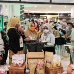 Ketua Dekranasda Hj Nurlena Membuka Event UMKM Bangkit Exhibition