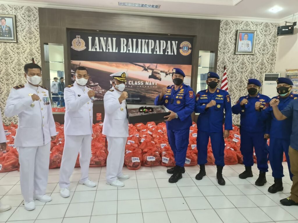 IMG 20211008 WA0001 HUT TNI Ke-76, Polairud dan Polsek Semayang Beri Surprise Lanal Balikpapan PROKALTIM