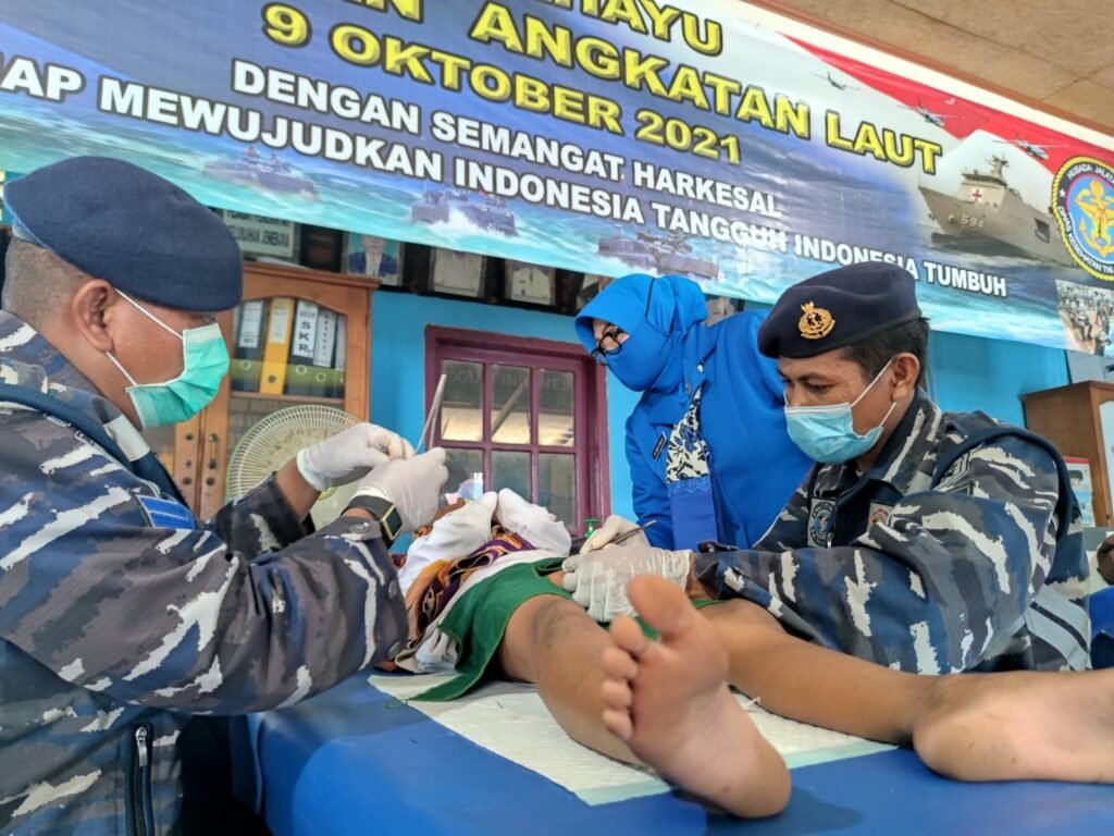 IMG 20211009 WA0017 Hari Kesehatan Angkatan Laut, Lanal Balikpapan Gelar Khitanan Massal dan Tali Asih di Jenebora PROKALTIM