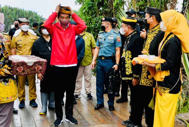 Screenshot 15 Tiba di Tana Tidung, Presiden Disambut Prosesi Adat Tepung Tawar PROKALTIM