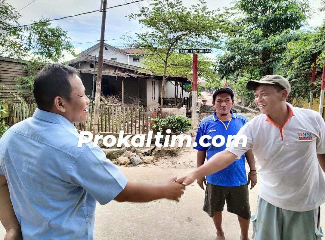 WhatsApp Image 2021 10 09 at 22.56.28 3 Tahun Sering Banjir, Blok Transmigrasi Dapat Bantuan H Sasa, Bantu Swadaya Masyarakat. PROKALTIM