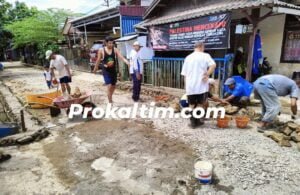 WhatsApp Image 2021 10 10 at 00.22.26 3 Tahun Sering Banjir, Blok Transmigrasi Dapat Bantuan H Sasa, Bantu Swadaya Masyarakat. PROKALTIM