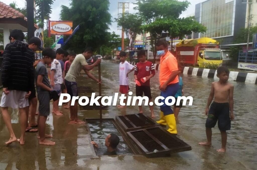 WhatsApp Image 2021 10 22 at 16.24.57 Bocah 8 Tahun Hilang, Diduga Terseret Banjir, Menyisakan Sepasang Sendal PROKALTIM
