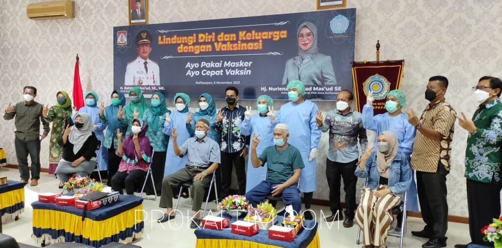 20211108 103229 TP-PKK Beri 1.000 Dosis Vaksin Bagi Kader, Ibu Hamil, Lansia, Masyarakat PROKALTIM