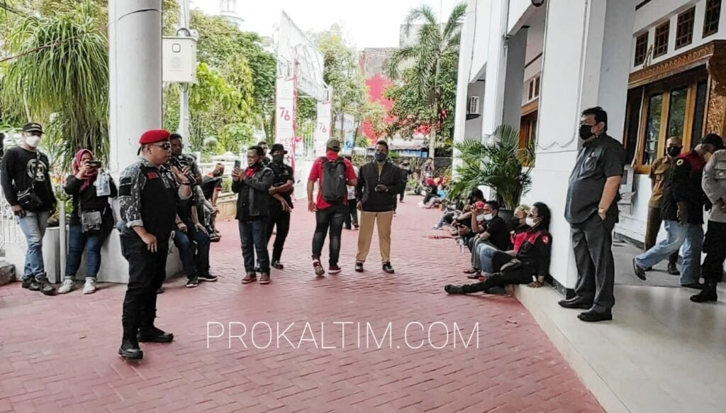 20211125 202309 Sejak 2018 Tuntutan Tidak Terpenuhi, SPB RDMP, POAK, Presidium Tim 11 Balikpapan Geruduk Kantor DPRD PROKALTIM