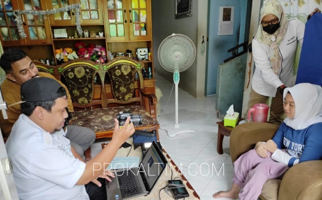 20211213 075301 Inilah Cara Disdukcapil Bersama Kelurahan Karang Jati Door to Door Perekaman E-KTP PROKALTIM