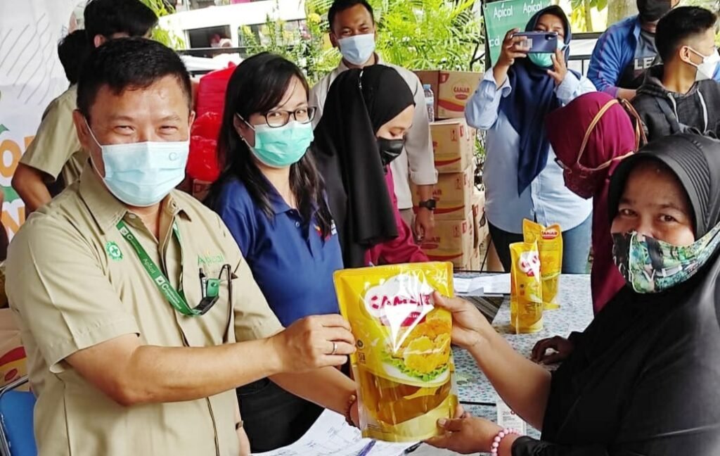 20211229 203455 Ringankan Beban Masyarakat, Apical Group Kolaborasi dengan Kemenko Perekonomian dan GIMNI, Gelar Operasi Pasar Minyak Goreng PROKALTIM