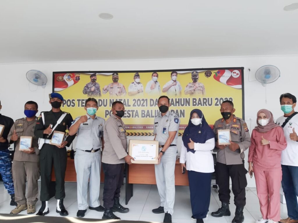 IMG 20211229 WA0000 Aksi Simpatik, Jasa Raharja Cabang Kaltim Sambangi Pos Pengamanan Nataru, Bagikan APD dan Bingkisan PROKALTIM