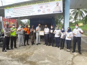 Aksi Simpatik, Jasa Raharja Cabang Kaltim Sambangi Pos Pengamanan Nataru, Bagikan APD dan Bingkisan PROKALTIM 3 IMG 20211229 WA0002 Aksi Simpatik, Jasa Raharja Cabang Kaltim Sambangi Pos Pengamanan Nataru, Bagikan APD dan Bingkisan PROKALTIM