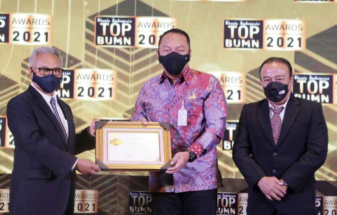 Rivan A Purwantono dan Myland, Dirut dan Dirkeu Jasa Raharja Raih Penghargaan TOP BUMN Awards 2021