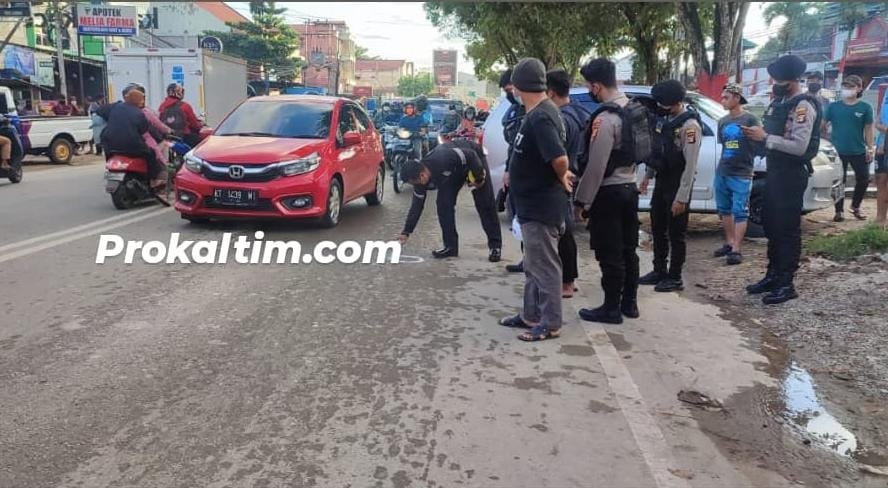 Laka Maut, Terpleset di Jalan Berlumpur dan Licin, Dilindas Truk Gandeng