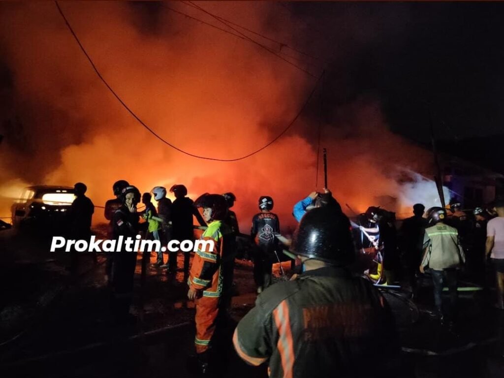 WhatsApp Image 2021 12 26 at 04.18.13 Gudang Pemprov Kaltim Terbakar, 2 Ledakan Terdengar Sesaat Kejadian PROKALTIM