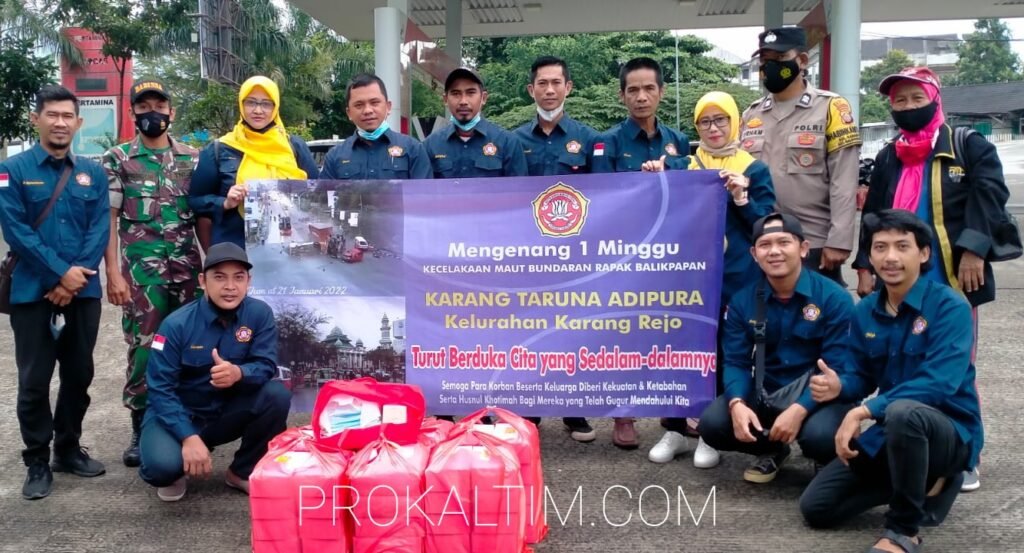 20220129 124627 Bagikan 125 Nasi Kotak dan Ratusan Masker, Karang Taruna Kr.Rejo Kenang Kecelakaan Maut Muara Rapak PROKALTIM
