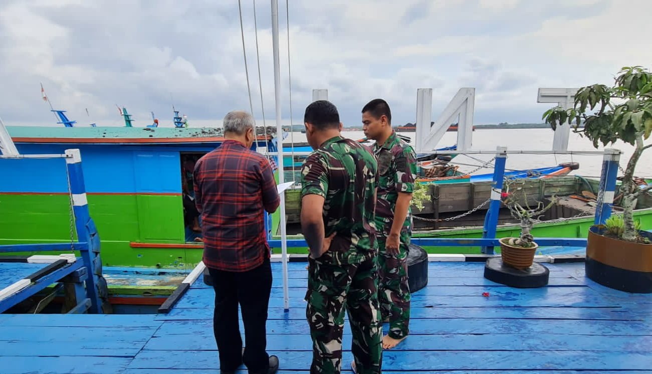 20220131 110528 TNI AL Balikpapan Serahkan 8 Unit Kapal Kelotok Pencurian Batubara Kepada Dishub Samarinda PROKALTIM