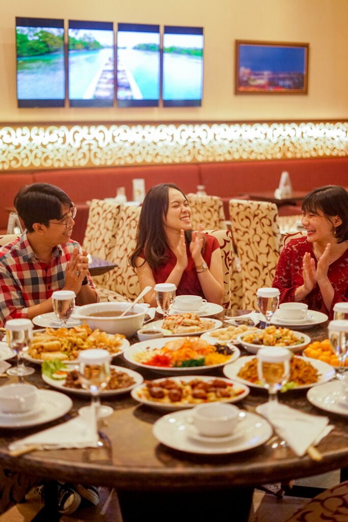 Foto 2 Tradisi Makan Malam Imlek, Aston Samarinda Siapkan Silversea Restourant Chinese Set Menu Dinner PROKALTIM