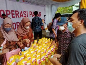 IMG 20220120 WA0003 Harga Minyak Goreng Masih Tinggi, Apical Group dan Kementerian Perdagangan Lanjutkan Operasi Pasar PROKALTIM