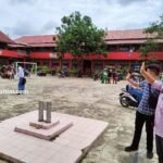Niat Hati Membantu Guru Perbaiki Tiang Bendera, Tak Disangka Tiang Bendera Kropos Dan Patah