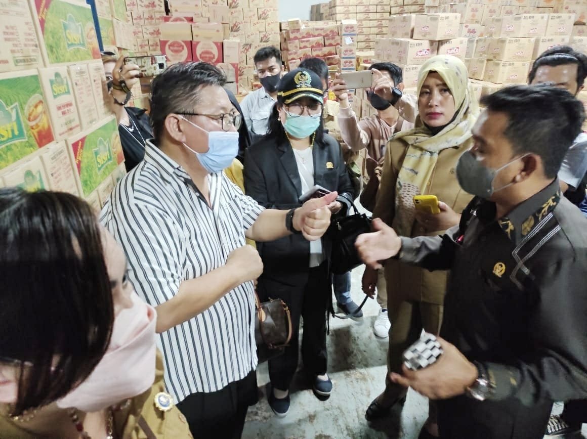 Kelangkaan Minyak Goreng, DPRD Sidak Gudang Minyak Goreng