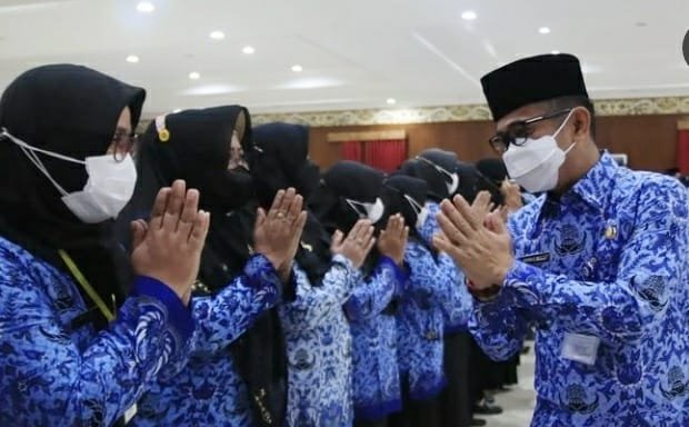 Wali Kota H Rahmad Mas’ud Mutasi 72 Kepala Sekolah