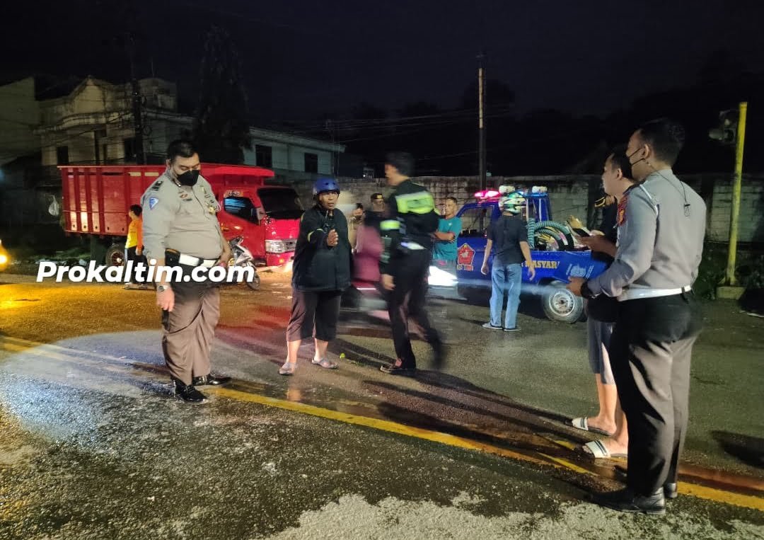 Breaking News!! Pria 26 Tahun, Tewas Setelah Motor Yang Dikendarainya Oleng dan Disambar Truk Tronton