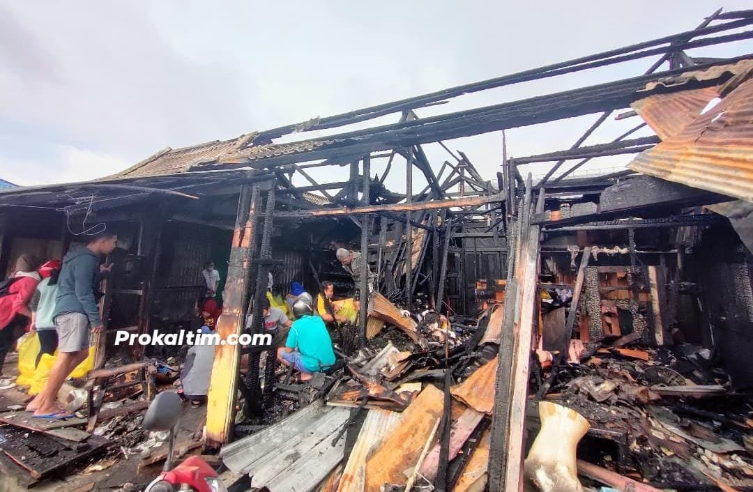 Segiri Membara, 54 Petak Pedagang Hangus