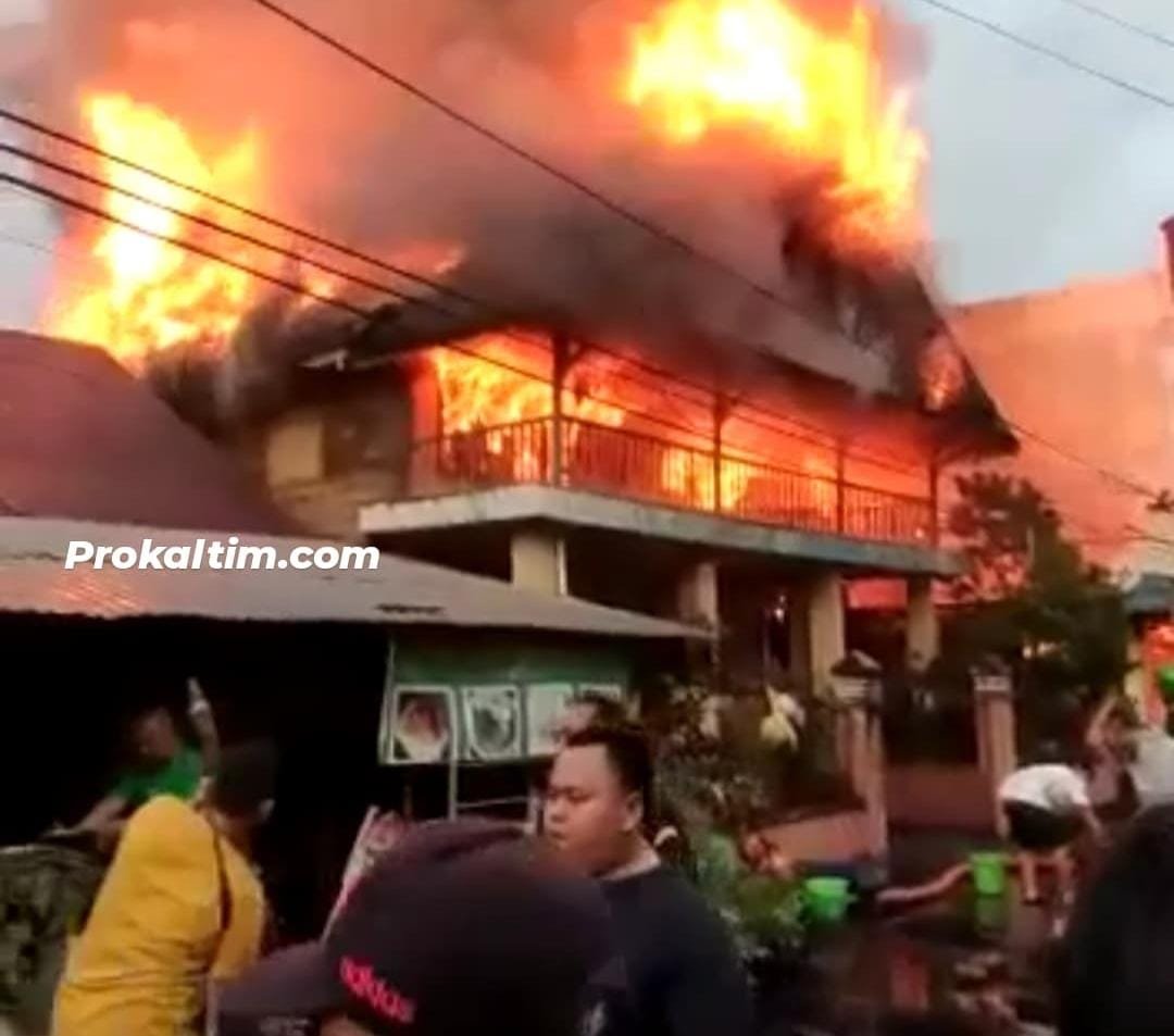 Teluk Lerong Diamuk Jago Merah, Awal Api Di Duga Dari Toko Sembako