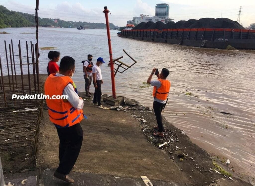 WhatsApp Image 2022 03 28 at 16.35.15 Tambat Tak Sesuai Aturan, 2 Kapal Senggol Pilar Jembatan Mahakam, 4 Kapal Kena Sanksi PROKALTIM