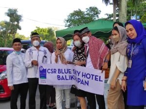 IMG 20220408 WA0023 Semarakkan Ramadan, Blue Sky Hotel Berbagi 500 Takjil PROKALTIM