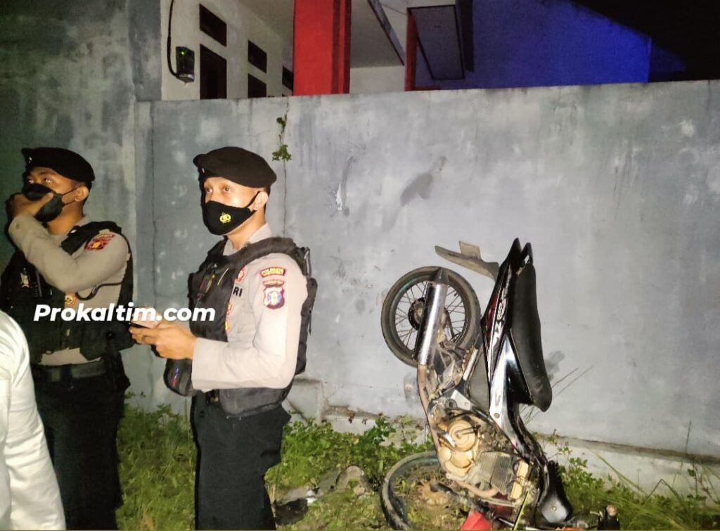 IMG 20220401 200541 Breaking News!! Gubrak, 2 Pria Berboncengan Hajar Tembok, 1 Korban Meninggal Dunia PROKALTIM
