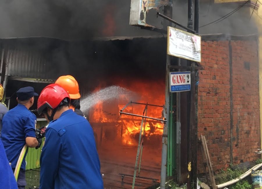 Breaking News! Bangunan Bertingkat di Kehewanan Dilahap Api