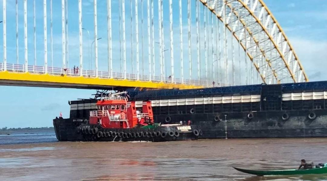 Heboh! Tongkang Tabrak Jembatan Kota Bangun, KSOP Apnggil Pemilik dan Kapten Kapal