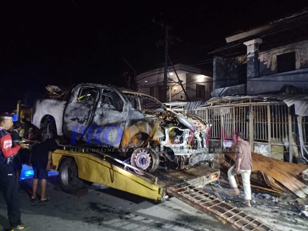 WhatsApp Image 2022 04 23 at 01.28.25 Mobil Maut Diderek, Dipindahkan Dari TKP PROKALTIM