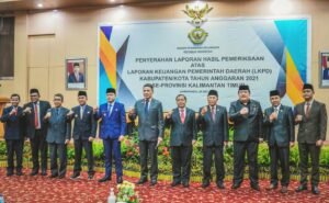 20220528 081212 Ketua DPRD Abdulloh Terima LHP LKPD Tahun 2021 PROKALTIM