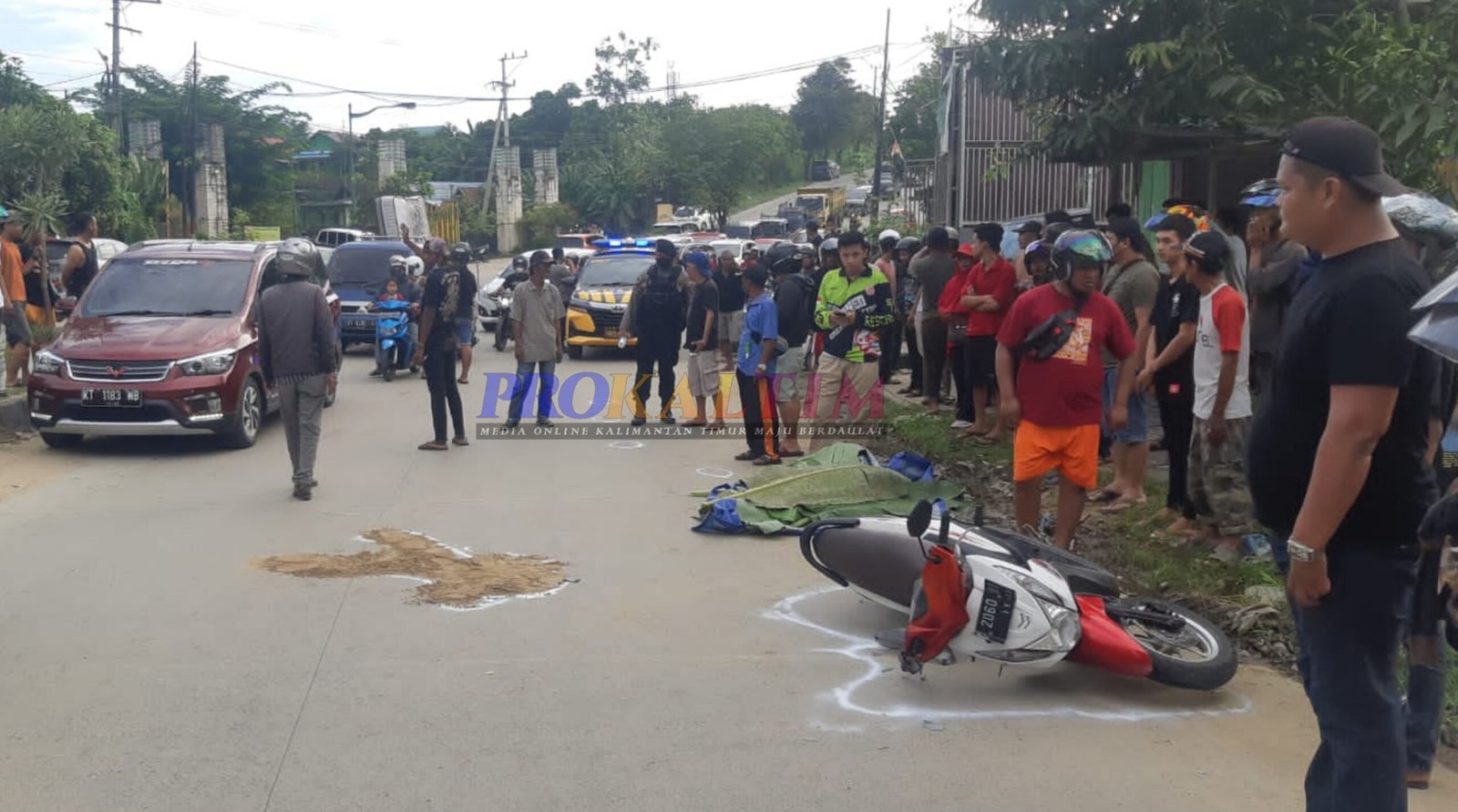 Berniat Mendahului Kontainer, Oleng, Berakhir Tragis